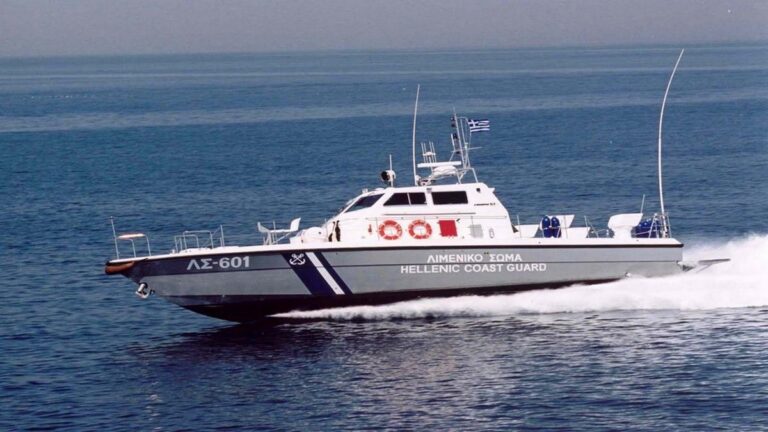 Έκτακτο Τώρα: Νεκρός εντοπίστηκε στη θάλασσα μπροστά στους λουόμενους – Μεγάλη κινητοποίηση του Λιμενικού
