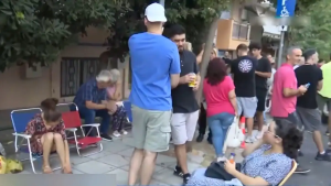 Μόλις έγινε γνωστό: Χιλιάδες Έλληνες στήνονται όλη νύχτα στην ουρά – Η αλλαγή που έφερε πανικό