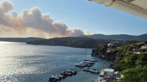 ΦΩΤΙΑ ΤΩΡΑ ΣΤΗ ΧΩΡΑ ΜΑΣ – ΣΥΝΑΓΕΡΜΟΣ ΣΤΗΝ ΠΥΡΟΣΒΕΣΤΙΚΗ -ΕΚΚΕΝΩΘΗΚΑΝ ΟΙΚΙΣΜΟΙ