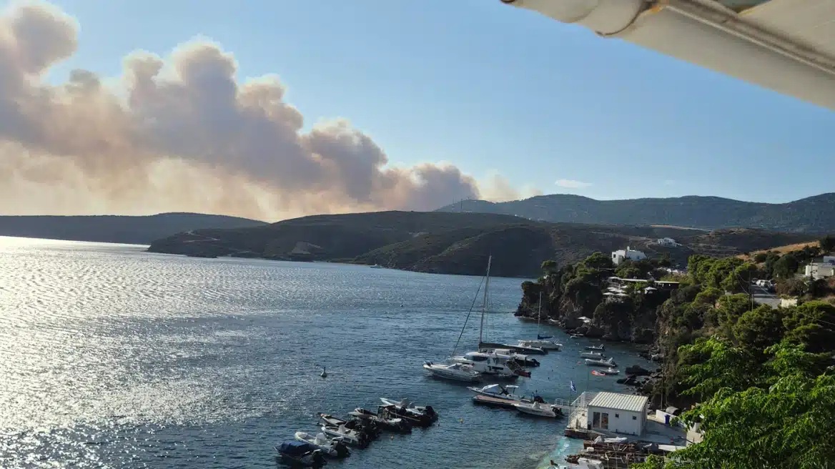 ΦΩΤΙΑ ΤΩΡΑ ΣΤΗ ΧΩΡΑ ΜΑΣ – ΣΥΝΑΓΕΡΜΟΣ ΣΤΗΝ ΠΥΡΟΣΒΕΣΤΙΚΗ -ΕΚΚΕΝΩΘΗΚΑΝ ΟΙΚΙΣΜΟΙ