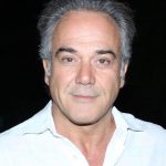 Παύλος Ευαγγελόπουλος: Στα 64 του χρόνια με κοιλιακούς που «κόβουν» την ανάσα – Η επιστροφή στα social media