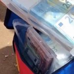 Πήγαν για μπάνιο και βρήκαν…700.000 ευρώ σε τσάντα από τα Lidl
