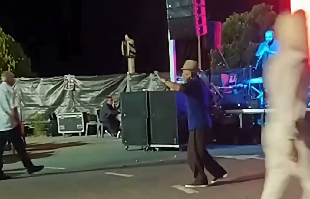 Δεν το χωρά ανθρώπινος νους: Ξαφνικά κατέρρευσε την ώρα που χόρευε στο πανηγύρι