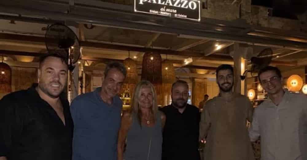 Ο Κυριάκος Μητσοτάκης στα Χανιά: Απόλαυσε το βραδινό γεύμα του σε γνωστό εστιατόριο μαζί με την οικογένειά του