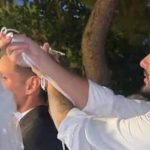 Χρήστος Μάστορας: Κουμπάρος στον γάμο της αδελφής του, Αμαλίας – Το βίντεο με τα στέφανα