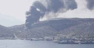 ΣΥΝΑΓΕΡΜΟΣ ΤΩΡΑ στην Σαλαμινα – Μεγάλη φωτιά κοντά στον ναύσταθμο – Εκκενώσεις από το 112