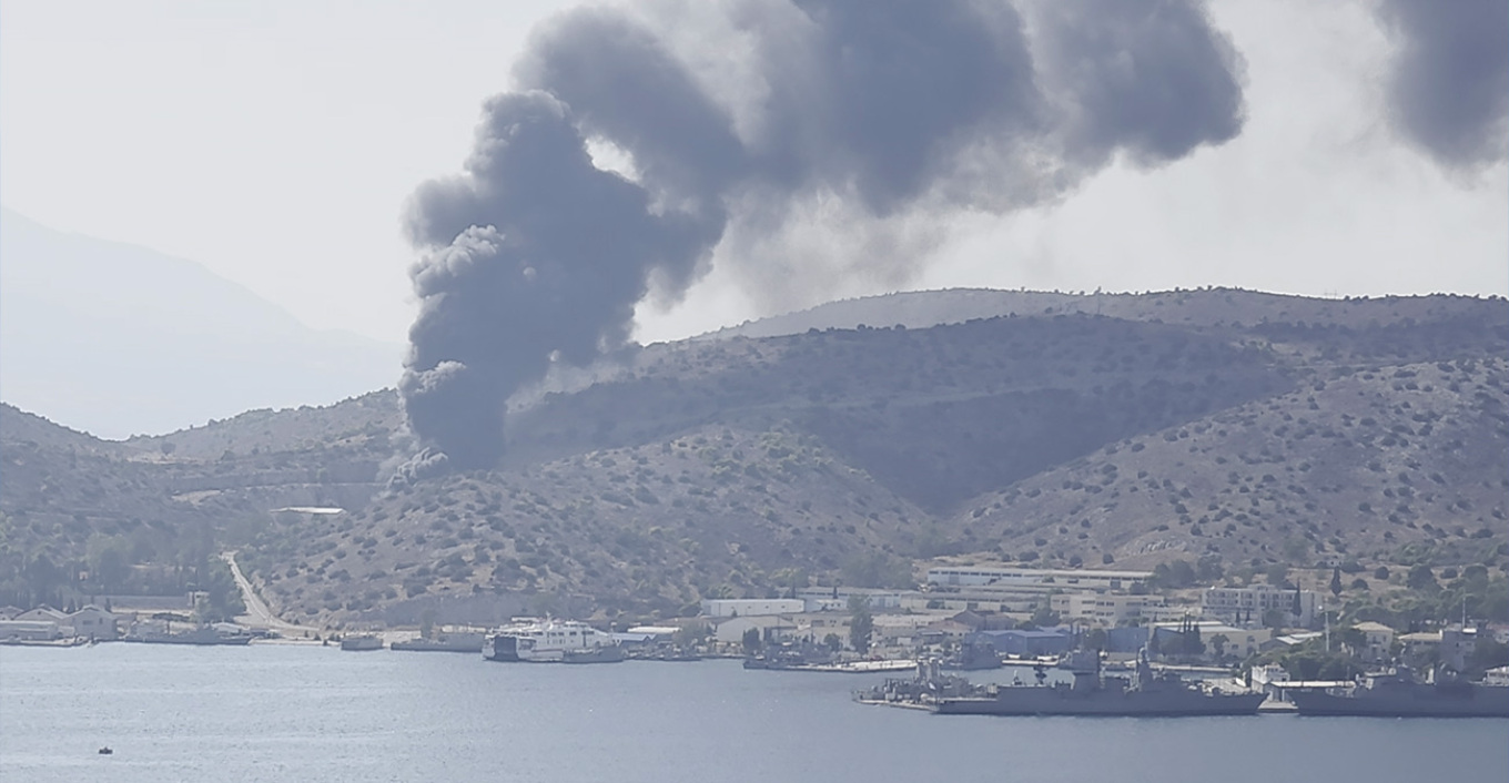 ΣΥΝΑΓΕΡΜΟΣ ΤΩΡΑ στην Σαλαμινα – Μεγάλη φωτιά κοντά στον ναύσταθμο – Εκκενώσεις από το 112