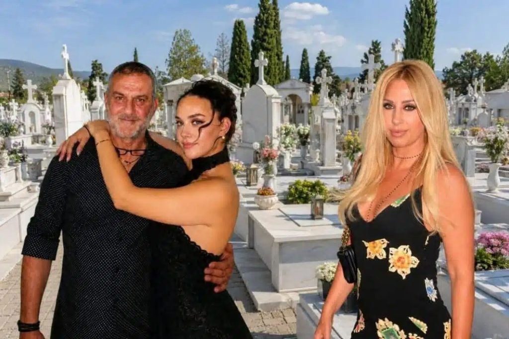 Την Κυριακή το μνημόσυνο για τα τρίμηνα της Γωγώς: Έφτασε ο Δέλλας στο Ευηνοχώρι – Τι ζήτησε από τους κατοίκους του χωριού