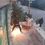 Δεν το χωρά ανθρώπινος νους: Παραλίγο να καούν ζωντανοί μέσα στο κτίριο