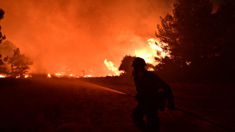 Πυρκαγιά στην Κεφαλονιά – Μηνύματα του 112 για εκκενώσεις οικισμών