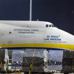 Συναγερμός στον αέρα: Αεροσκάφος cargo συγκρούστηκε με άγνωστο αντικείμενο – Θρίλερ με το τι συνέβη