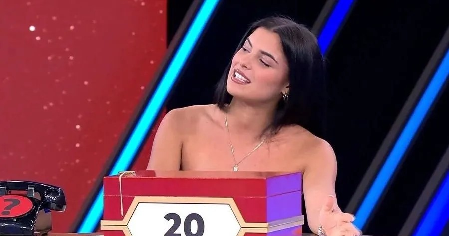 Πάγωσαν όλοι στο Deal: Η κόρη γνωστού ζευγαριού έκανε την εμφάνισή της – «Κλώνος» της καλλονής μητέρας της