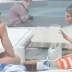 Έγιναν βούκινο χωρίς να το καταλάβουν: Οικονομάκου και Τσερέλα “πλακώθnκαν” στις ξαπλώστρες και έγιναν βούκινο σε όλο τον Κόσμο