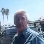 «Θα μπορούσε να με είχε σκοτώσει, να βγει να πει δημόσια συγγνώμη στην Πάρο» λέει ο 71χρονος που ξυλοκοπήθηκε από οδηγό ταξί
