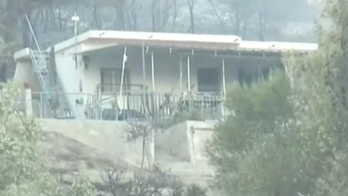Σαλαμίνα: Αυτό ήταν το σπίτι των ηλικιωμένων που πέθαναν στη φωτιά – Φώναζαν «βοήθεια» μέχρι το τέλος