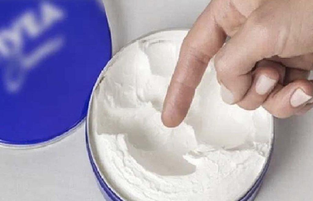Η κρέμα Nivea στο μπλε βαζάκι έχει υπέροχα οφέλη που πολλοί δεν γνωρίζουν