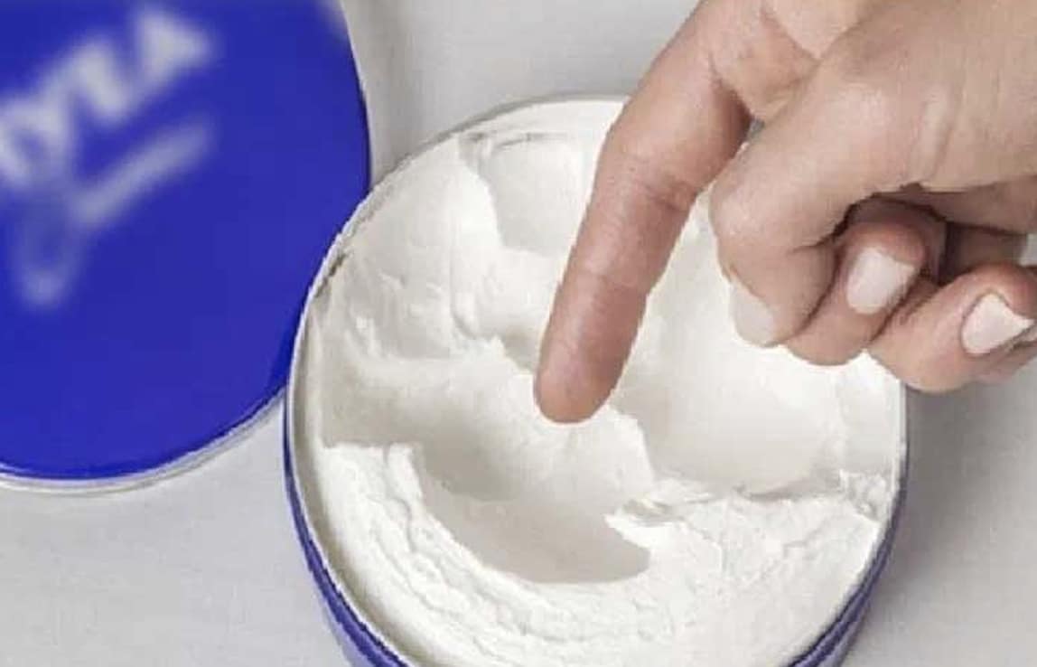 Η κρέμα Nivea στο μπλε βαζάκι έχει υπέροχα οφέλη που πολλοί δεν γνωρίζουν