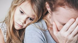 Γιατί σταματάμε να μιλάμε στους συγγενείς μας; – 10 λόγοι που οι οικογενειακοί δεσμοί κόβονται για πάντα