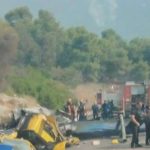 Εικόνα σοκ από τα συντρίμμια του ελικοπτέρου στη Ψάθα – Στο νοσοκομείο χωρίς τις αισθήσεις τους τα δύο άτομα του πληρώματος