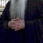 Ιερέας έπιασε στα «πράσα» νεαρό ζευγάρι να κάνει σeξ μέσα σε παρεκκλήσι – Η εξαιρετική αντίδραση του 