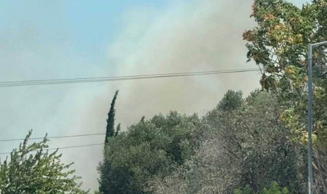 ΕΚΤΑΚΤΟ ΤΩΡΑ – ΦΩΤΙΑ ΣΤΗΝ ΑΤΤΙΚΗ: ΣΥΝΑΓΕΡΜΟΣ ΣΤΗΝ ΠΥΡΟΣΒΕΣΤΙΚΗ