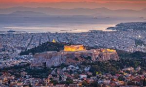 Γιατί όλοι θέλουν να φύγουν από την Αθήνα αλλά κανείς δεν θέλει πραγματικά να ζήσει μακριά της