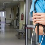 Καταγγελία για επίθεση σε νοσηλεύτρια στον «Ερυθρό Σταυρό»: Ασθενής την άρπαξε από τα μαλλιά και την χτύπησε σε πόρτες