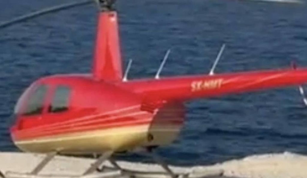 Η Πολιτική Αεροπορία διαπίστωσε κενό στον νόμο όταν ένας… απίθανος τύπος προσγείωσε το ελικόπτερό του στο Σαρακήνικο με εκατοντάδες λουόμενους – Παρέμβαση Εισαγγελέα
