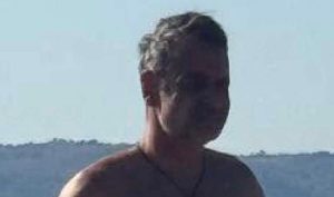 Για πρωινό μπάνιο ο Κυριάκος Μητσοτάκης μετά το ατύχημα που είχε με το ποδήλατό του