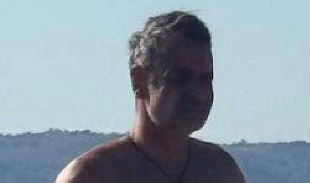 Για πρωινό μπάνιο ο Κυριάκος Μητσοτάκης μετά το ατύχημα που είχε με το ποδήλατό του