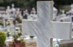 «Που είναι το παιδί μου;»: Οι δραματικές στιγμές μητέρας πάνω από τον τάφο του 24χρονου γιου της