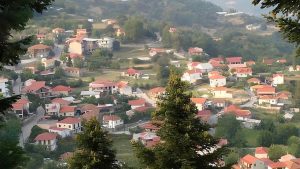 Το ελληνικό χωριό που αντιστέκεται στο δημογραφικό: Το 70% των ζευγαριών είναι πολύτεκνα ή τρίτεκνα