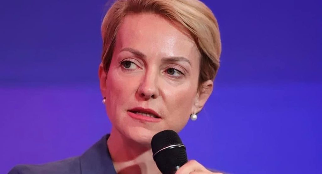 Σδούκου: «Ο Τσίπρας μόνο την αναπνοή δεν φορολόγησε – Ο κόσμος δεν τρώει κουτόχορτο»