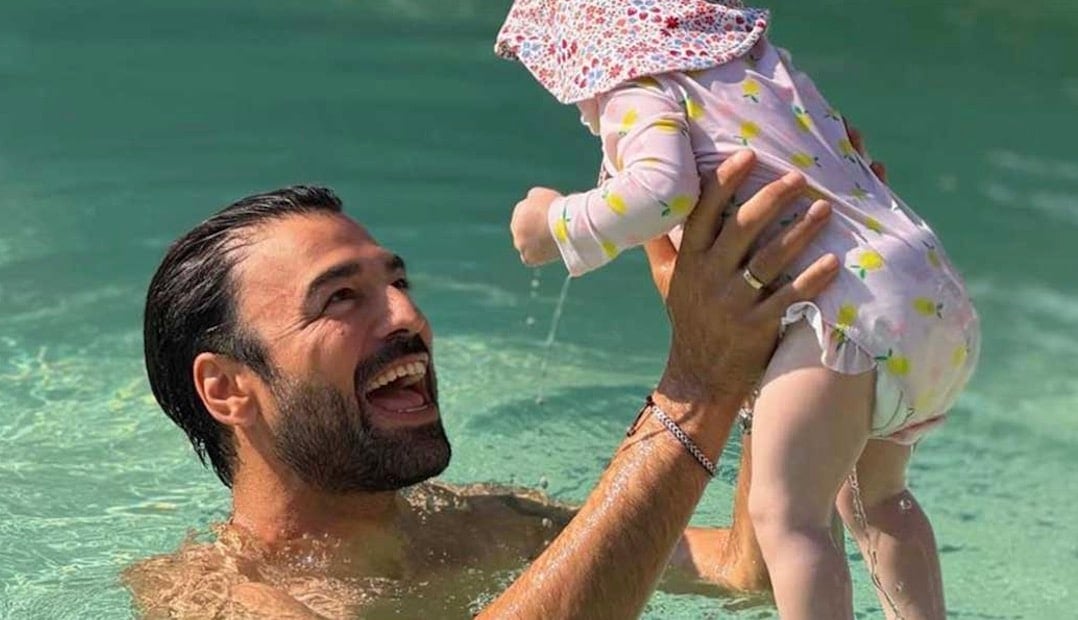 Αντρέας Γεωργίου: Έκανε τατουάζ το πατουσάκι της κόρης του – Η ανάρτηση για τα πρώτα της γενέθλια
