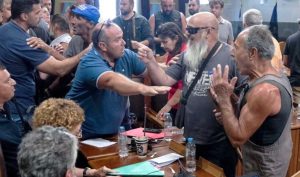 Χαμός με το βίντεο από το Περιφερειακό συμβούλιο στην Λέσβο – Σάλος με το βίντεο