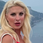 Χαμός στο TikTok με την Ελένη Μενεγάκη: Οι εικόνες από το Φισκάρδο που συζητά όλη η Ελλάδα