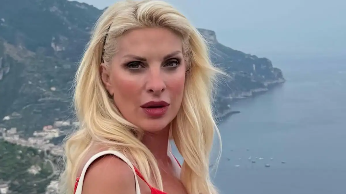Χαμός στο TikTok με την Ελένη Μενεγάκη: Οι εικόνες από το Φισκάρδο που συζητά όλη η Ελλάδα