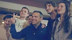 Πρωταγωνιστές οι νέοι στο 2ο ντοκιμαντέρ του Τσίπρα – Τι λέει η γενιά που «μεγάλωσε μέσα στις κρίσεις»
