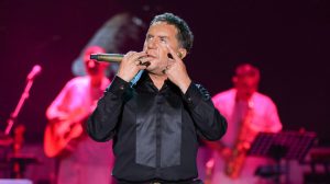 «Κοπελιά, ο Γιώργος ο Μαζωνάκης είμαι…»: Η άγνωστη ιστορία του 2002 που κάνει ξανά την Ελλάδα να δακρύζει