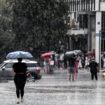 Αλλάζει ο καιρός από ώρα σε ώρα – Ξεκίνησαν οι βροχές και οι καταιγίδες – Θα… πνιγούμε το Σαββατοκύριακο