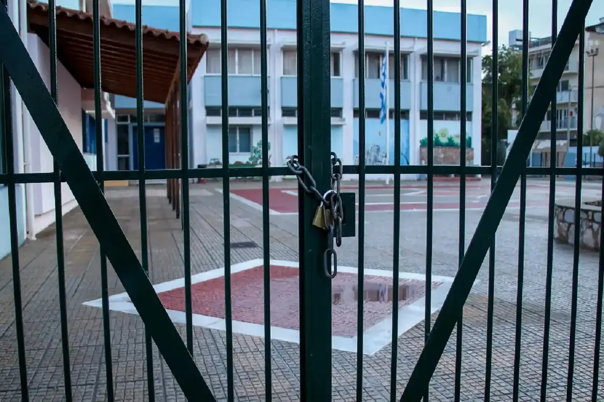 ΕΚΤΑΚΤΟ: ΚΛΕΙΣΤΑ ΣΧΟΛΕΙΑ ΣΤΗΝ ΑΤΤΙΚΗ ΤΗΝ ΔΕΥΤΕΡΑ