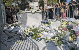 Αυτός είναι ο τάφος του Γιώργου Μαζωνάκη – Γεμάτος λουλούδια λίγες ώρες μετά την κηδεία