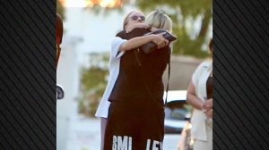 Σπάραξε η Μαρία Μαζωνάκη πάνω από το φέρετρο του αδερφού της «Ο Γιώργος είναι…» Αυτό που κρατούσε ανατρίχιασε τους πάντες