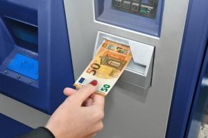 Πριν λίγο η ανακοίνωση: 400 ευρώ σε 2,2 εκατ. δικαιούχους