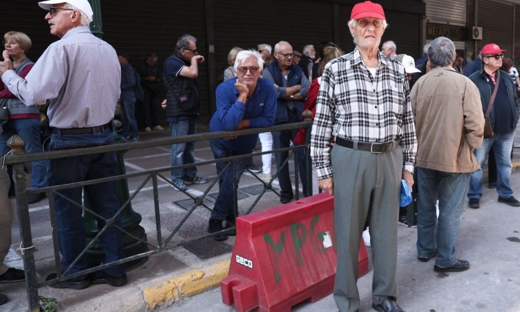 ΕΠΙΔΟΜΑ ΣΥΝΤΑΞΙΟΥΧΩΝ: ΑΥΤΟΙ ΘΑ ΠΑΡΟΥΝ ΤΗΝ ΑΥΞΗΣΗ ΤΩΝ 400 ΕΥΡΩ – ΑΠΟ ΠΟΤΕ ΘΑ ΜΠΑΙΝΟΥΝ ΣΤΟΥΣ ΛΟΓΑΡΙΑΣΜΟΥΣ
