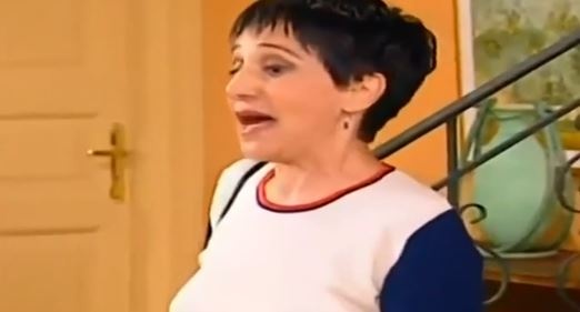 Σήμερα δεν την γνωρίζει ούτε ο Χάρης Ρώμας: Θυμάστε τη Νίτσα από το Κωνσταντίνου και Ελένης, σήμερα είναι 80 χρονών και είναι μία άλλη
