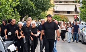 ΜΟΛΙΣ ΔΙΕΡΡΕΥΣΕ ΣΤΑ ΣΑΙΤ: ΓΙΑΤΙ ΔΕΝ ΑΝΟΙΞΑΝ ΤΟ ΦΕΡΕΤΡΟ ΤΟΥ ΜΑΖΩΝΑΚΗ ΠΡΙΝ ΤΟΝ ΒΑΛΟΥΝ ΜΕΣΑ