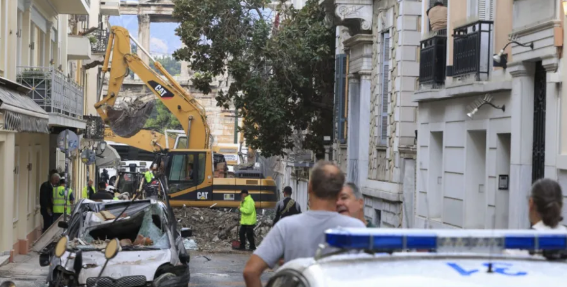 ΣΟΚ στην Πλάκα: Η λάμπα του μπάνιου στον δεύτερο όροφο πίσω από την τραγωδία με τους έξι νεκρούς;