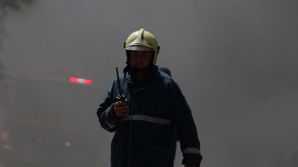 ΕΚΤΑΚΤΟ: Nεκρoς πυροσβέστης στη προσπάθεια να σώσει ανθρώπους