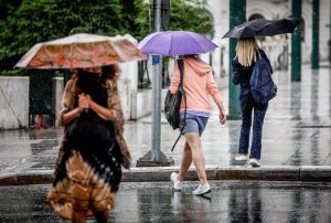 Καιρός: Ξεκίνησε η επιδείνωση και τώρα έρχεται η σειρά της Αττικής – Το χρονικό της κακοκαιρίας ώρα προς ώρα